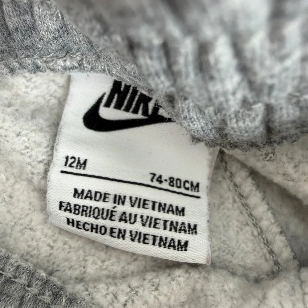 Nike 12 Months Gray Futura Hoodie & Joggers Set - Picture 3 of 10